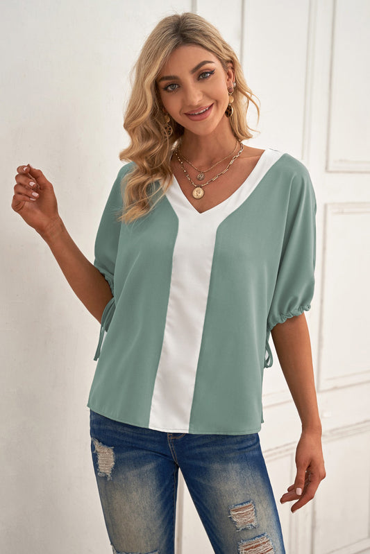 Blouse contrastée à col en V et poignets à cordon