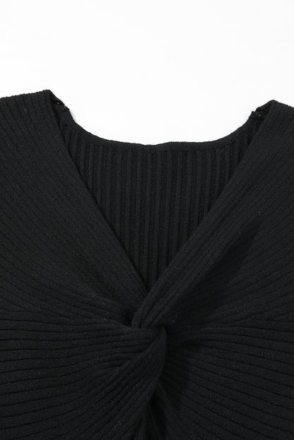 Robe pull noire torsadée en maille côtelée à col en V