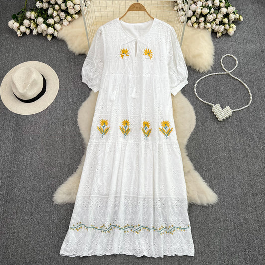 Vestido bordado hueco con cuello redondo y manga corta abullonada dulce