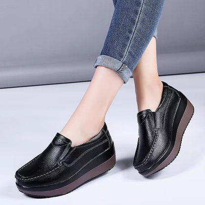 Zapatos casuales versátiles de suela gruesa con diseño de bizcocho para mujer