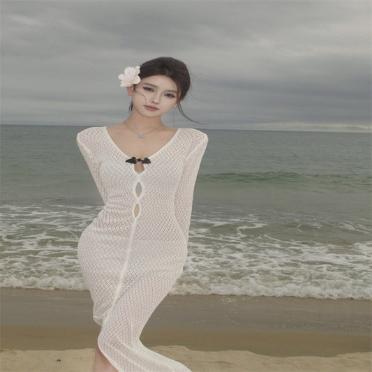 Vestido de hadas hueco de playa junto al mar de vacaciones blanco