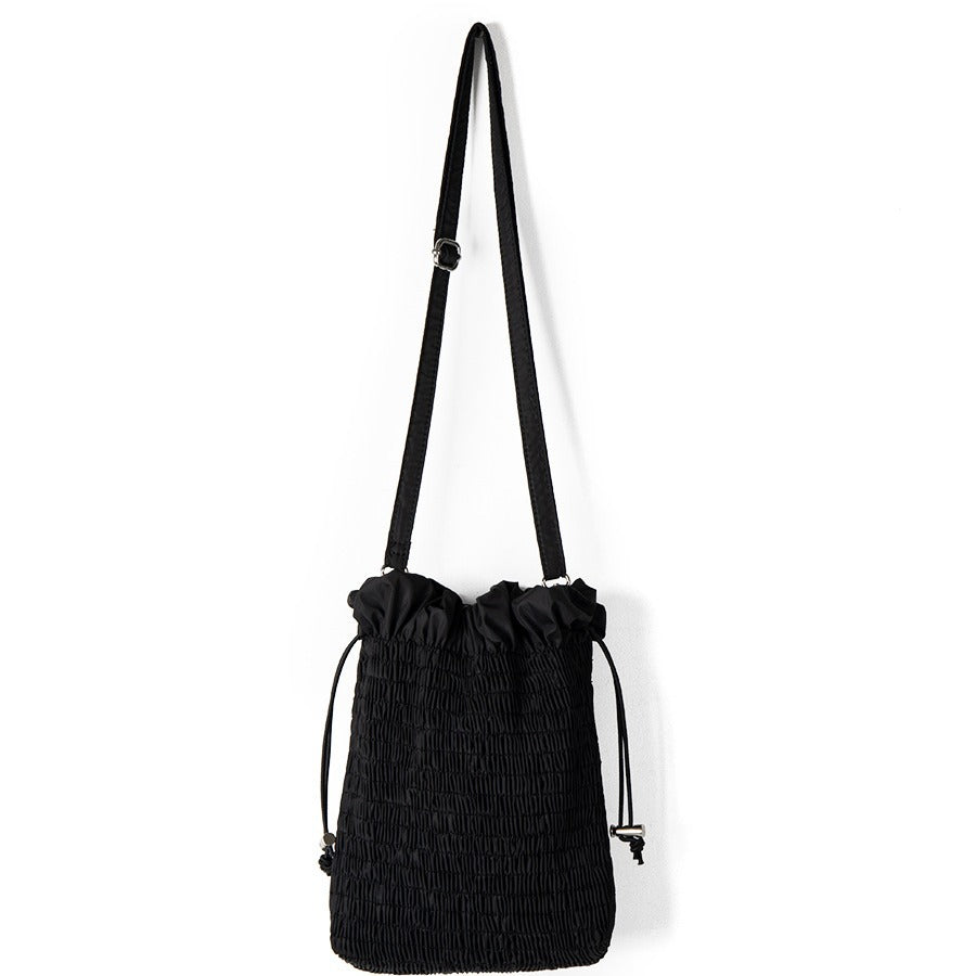 Bolso bandolera de nailon plisado con cordón simple