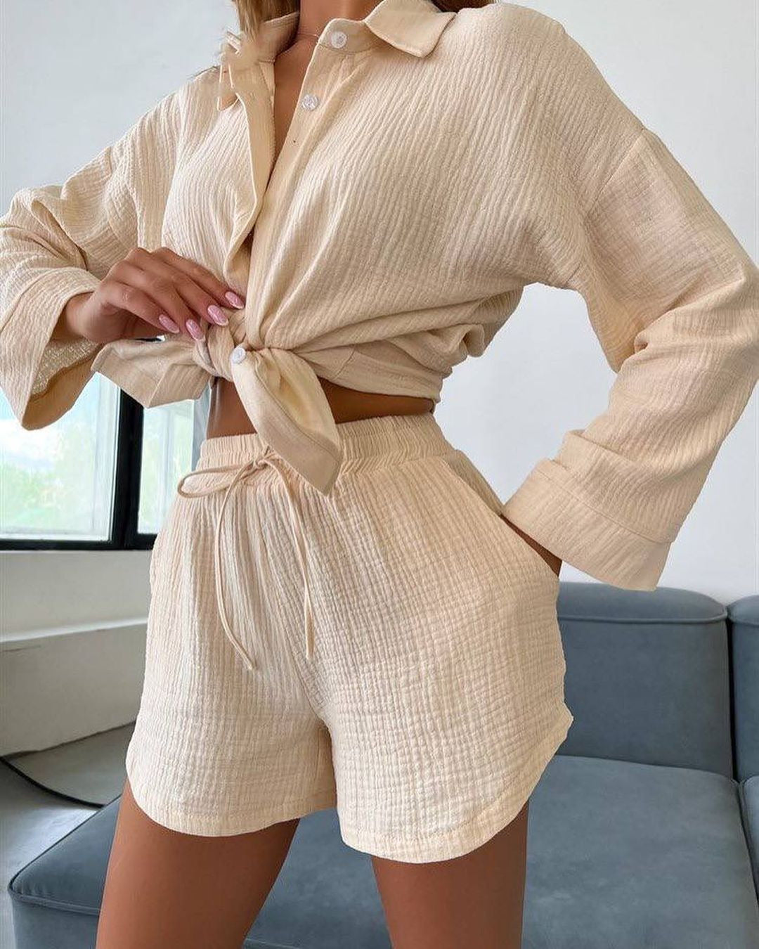 Costume chemise et short à manches longues pour femme