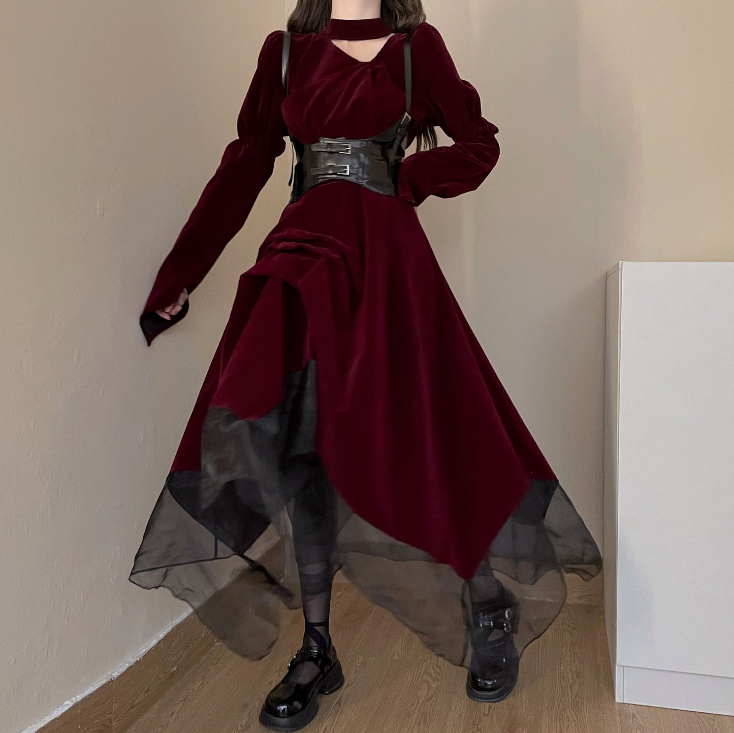 Robe taille haute en velours rouge rétro