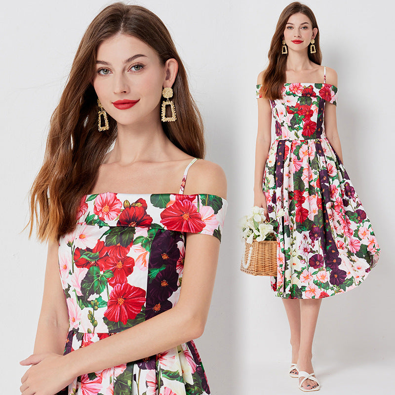 Vestido con tirantes y hombros descubiertos con estampado floral