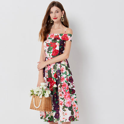 Vestido con tirantes y hombros descubiertos con estampado floral