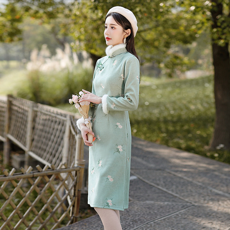 Robe mi-longue en laine brodée avec col en fourrure chaude, Cheongsam améliorée, robe trapèze améliorée, nouvelle collection automne et hiver