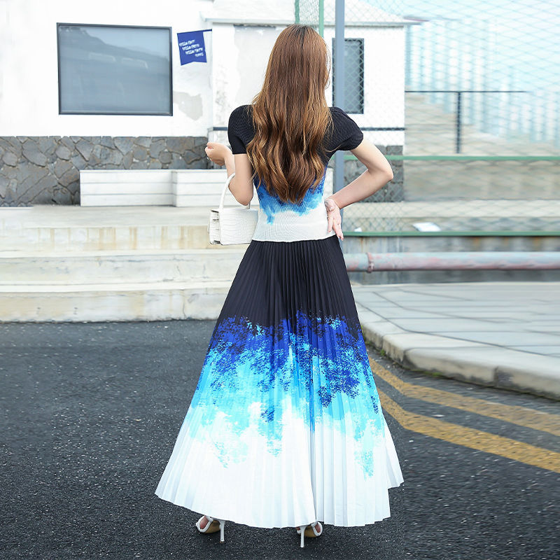 Long Skirt Pleated Temperament And Beautiful Gradient Color Two-piece Set