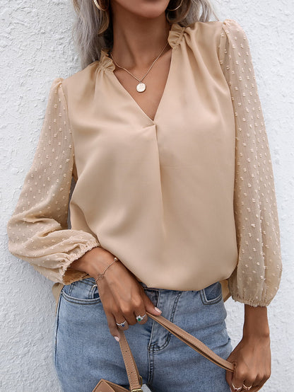 Blouse à manches bouffantes et bordure à volants et pois suisses