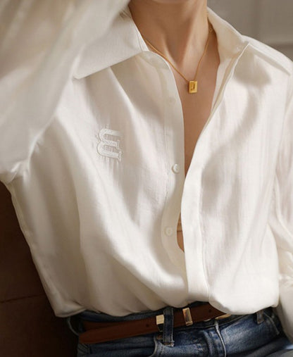 Una camisa blanca de gasa elegante de Niche para mujer