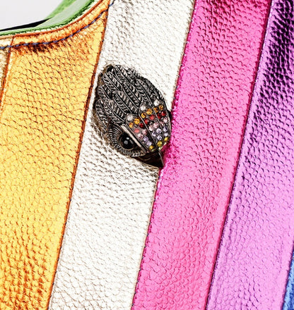 Bolso bandolera con cadena y costuras de arcoíris para mujer con diseño de cabeza de águila