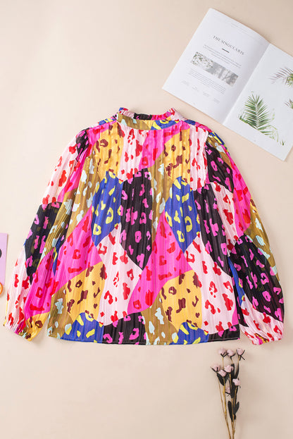 Blusa plisada con estampado de patchwork de leopardo rosa