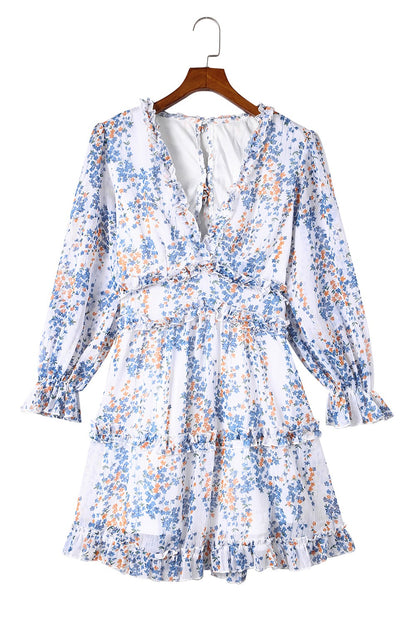 Robe florale blanche à volants et dos ouvert