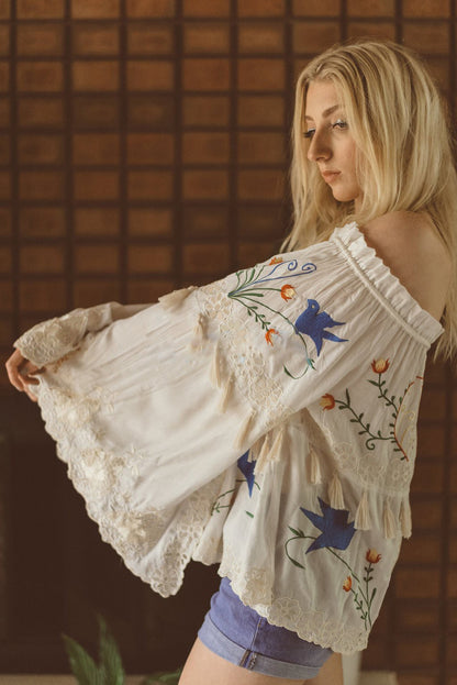 Top camisero ahuecado con bordado de flores para mujer