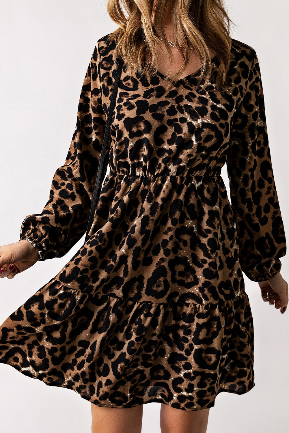 Minivestido con puños elásticos y volantes de leopardo