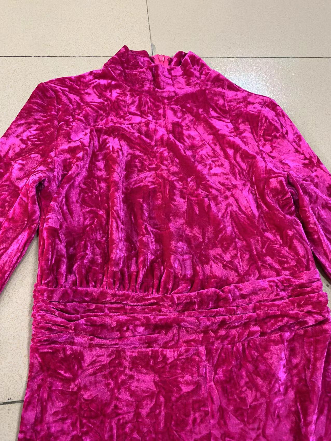 Traje mono de cuello alto medio rosa rojo