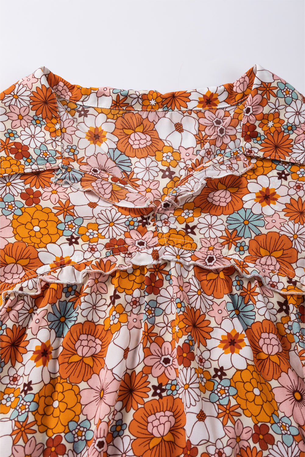 Vestido recto con bolsillos y estampado floral con cuello dividido naranja