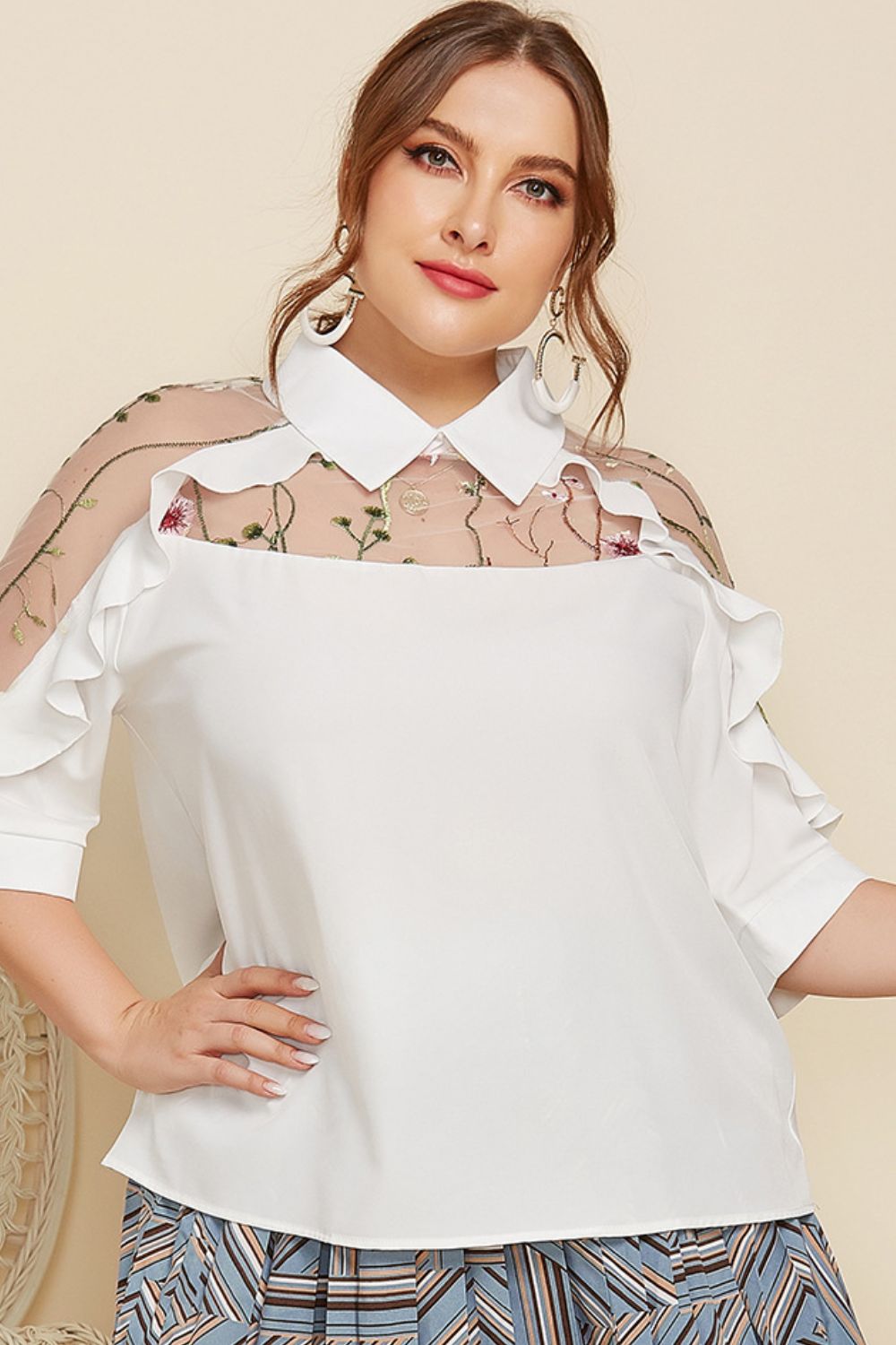 Blouse Brodée à Volants et Col à Demi-Manches de Grande Taille