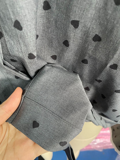 Camisa con botones estampada en forma de corazón elegante de alta gama para mujer