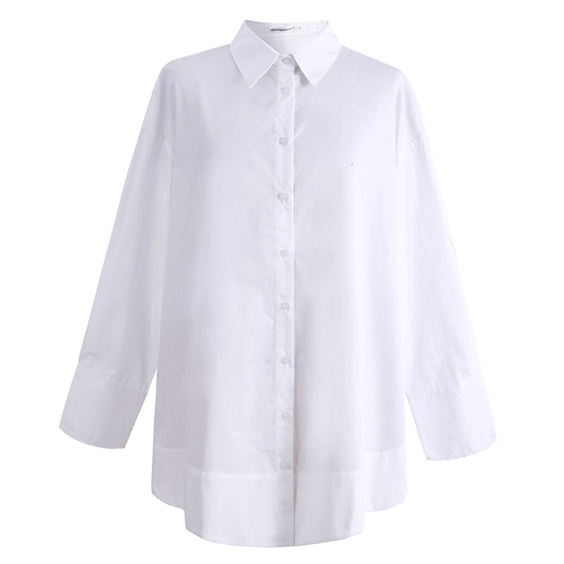 Camisa blanca clásica con contorno hilado compacto peinado estilo suelto para mujer