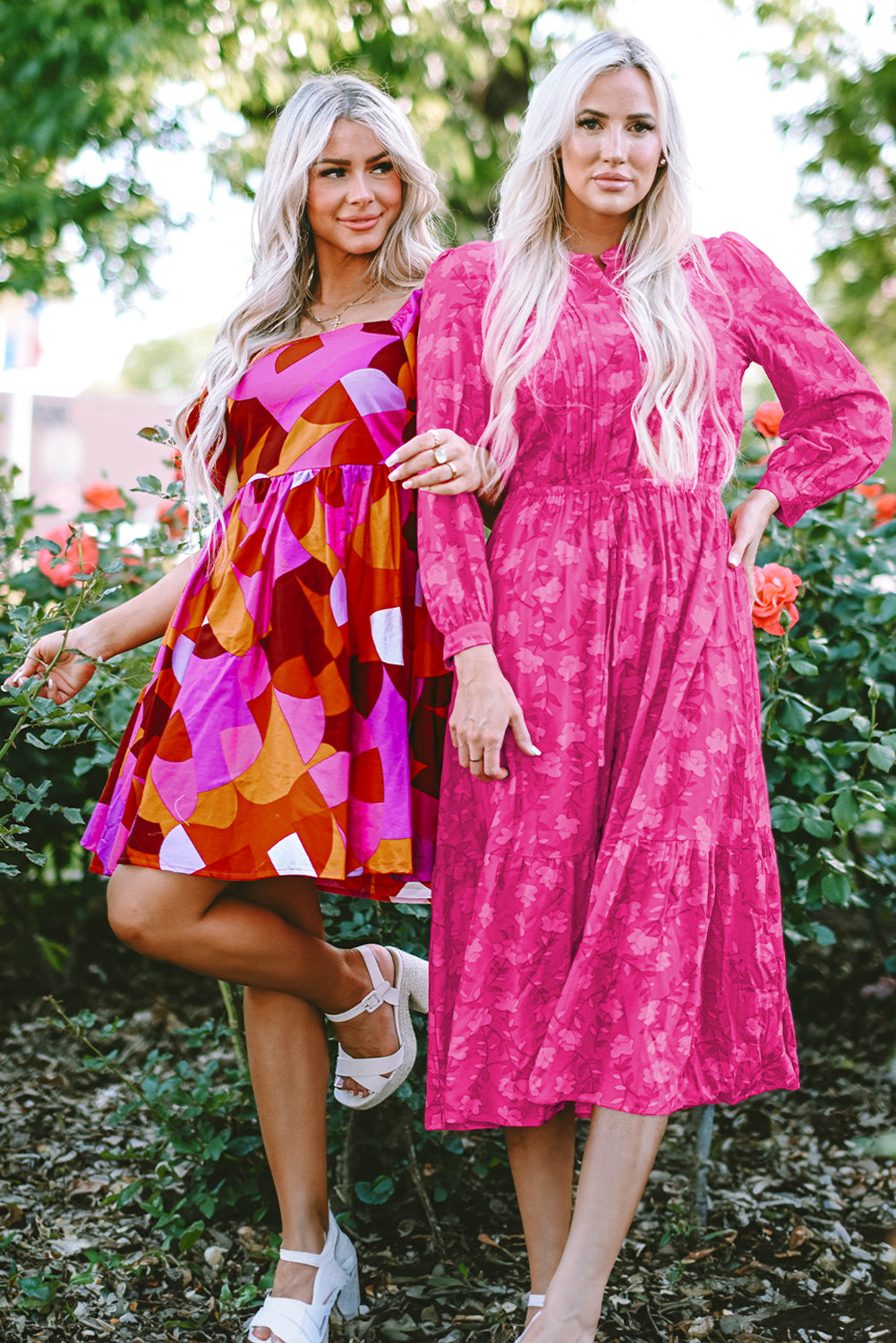 Vestido midi estampado floral plisado con cordón y cintura alta rosa rojo