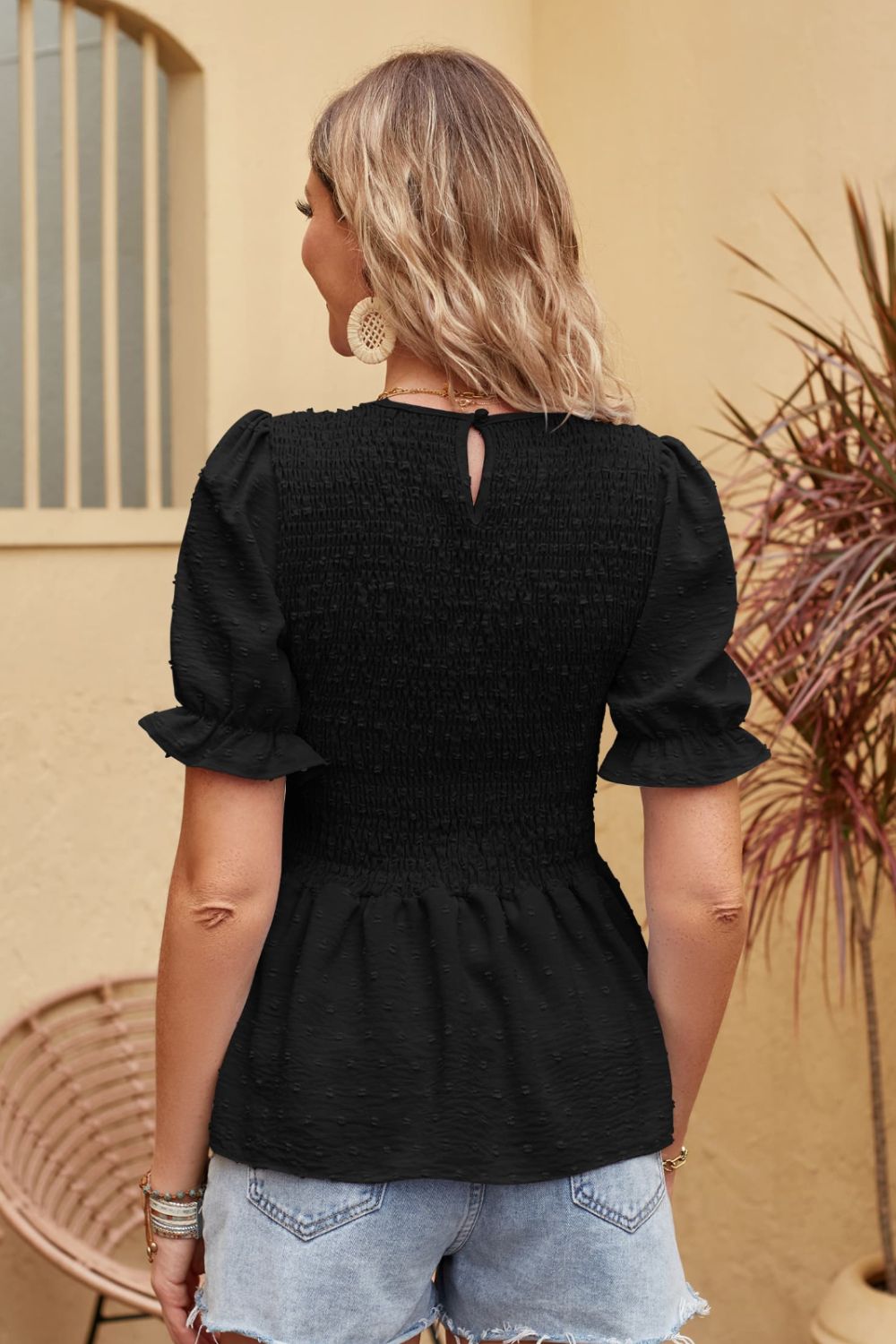 Blusa peplum fruncida con lunares suizos