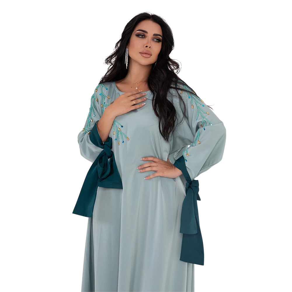 Robe en satin contrasté avec strass pour femmes