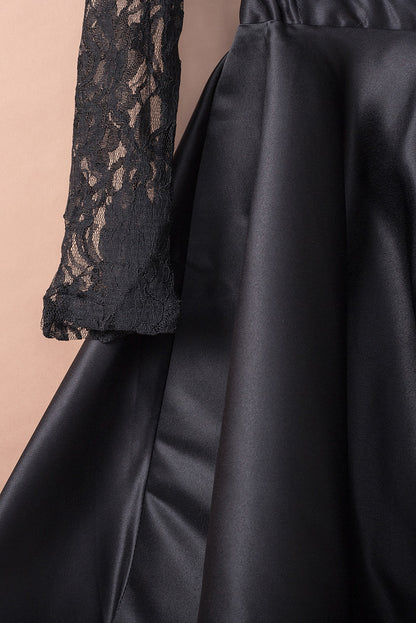 Robe de bal noire en satin haut et bas en dentelle à manches longues