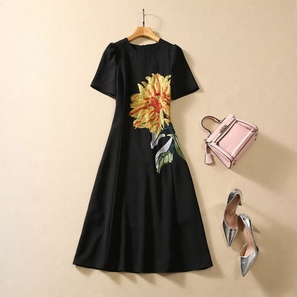 Round Neck Short Sleeve Heavy Industry Sunflower Embroidery Waist Mid-length Dress