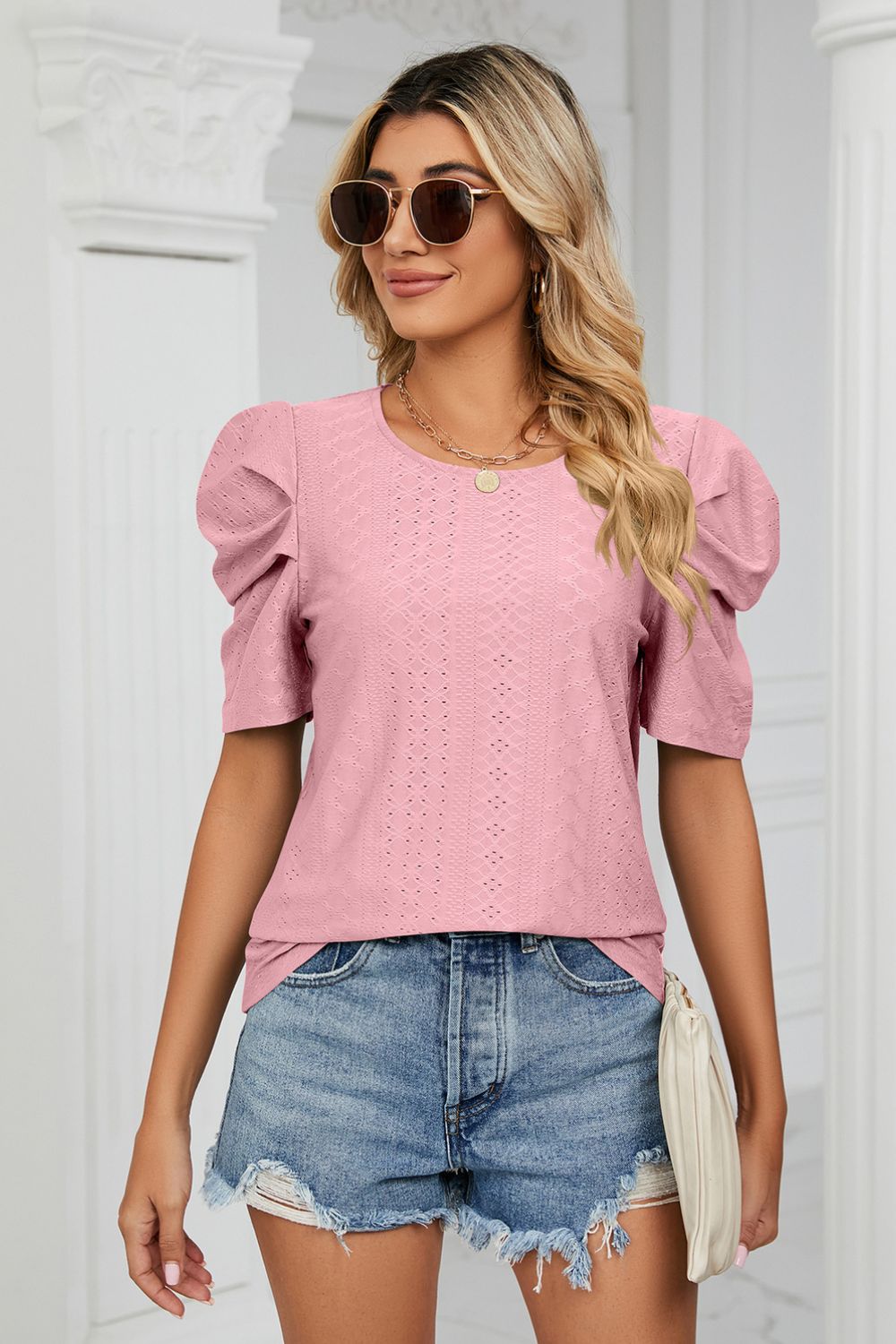 Blouse à col rond et manches bouffantes à œillets