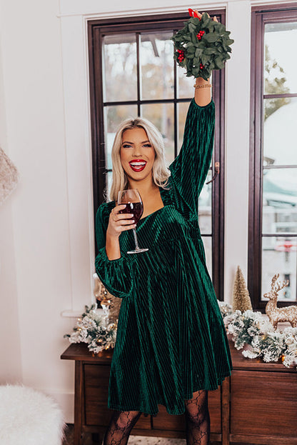 Vestido babydoll de terciopelo con cuello cuadrado y lazo en la espalda verde