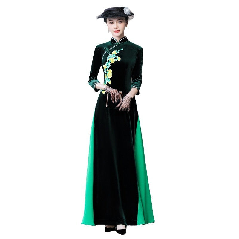 Cheongsam Ao Dai mejorado sin división, bordado largo, manga tres cuartos, terciopelo dorado