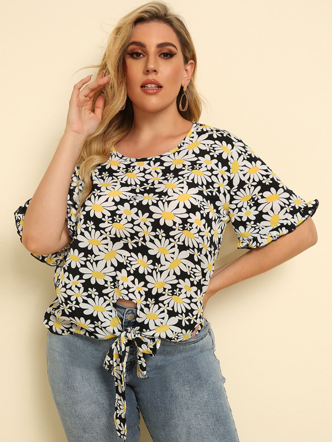 Blusa floral con cuello redondo y dobladillo anudado de talla grande