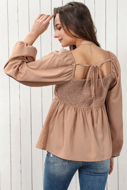 Blouse babydoll smockée à manches longues et nouée au dos