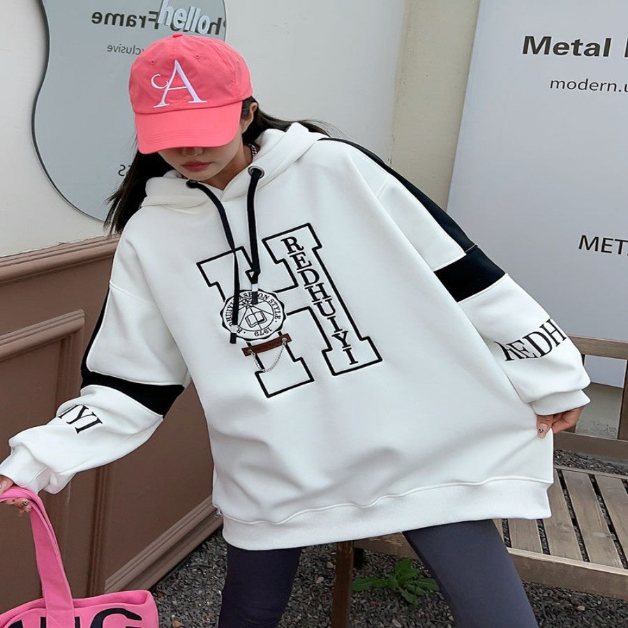 Sudadera con capucha acolchada de terciopelo con letras bordadas informales para mujer