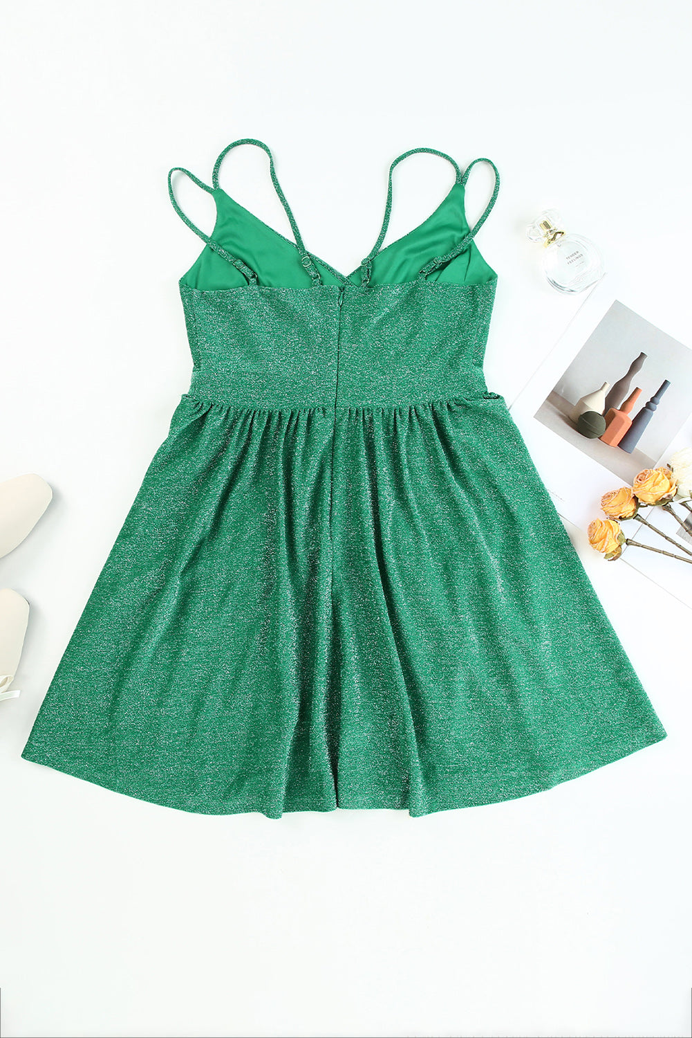 Vestido skater verde metálico brillante con tirantes dobles