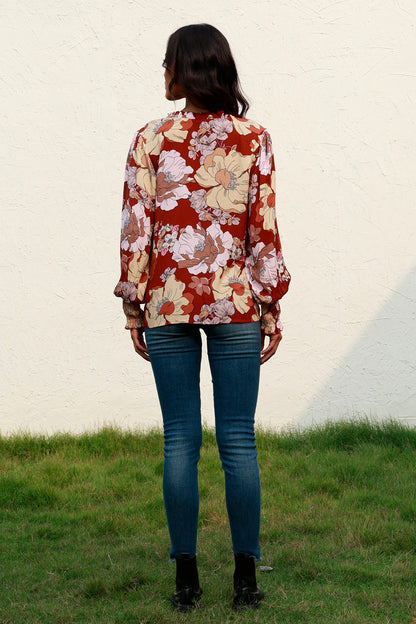 Blusa floral con cuello en V y mangas farol fruncidas