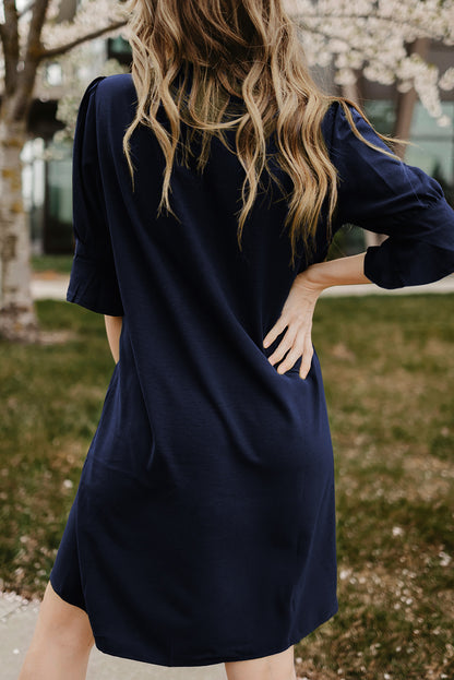 Robe droite bleue à manches volantées