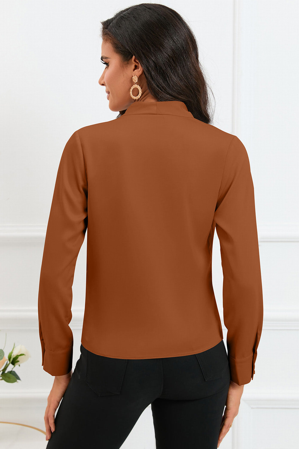 Blouse boutonnée à manches longues et col en V