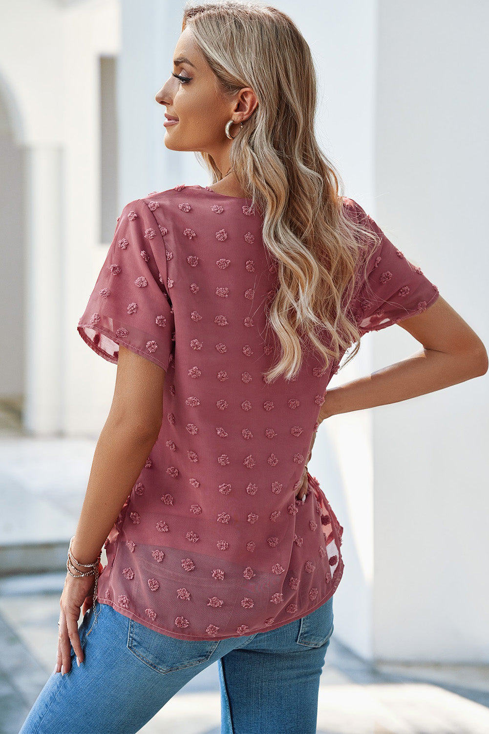 Blusa con cuello redondo y lunares suizos