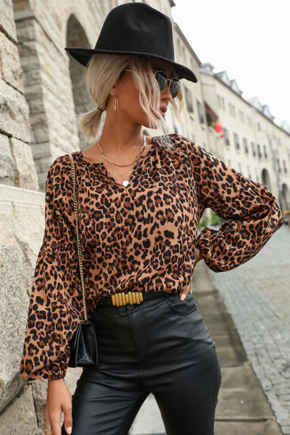 Blusa con mangas farol de leopardo