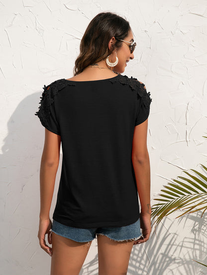 Blusa con hombros descubiertos y encaje empalmado