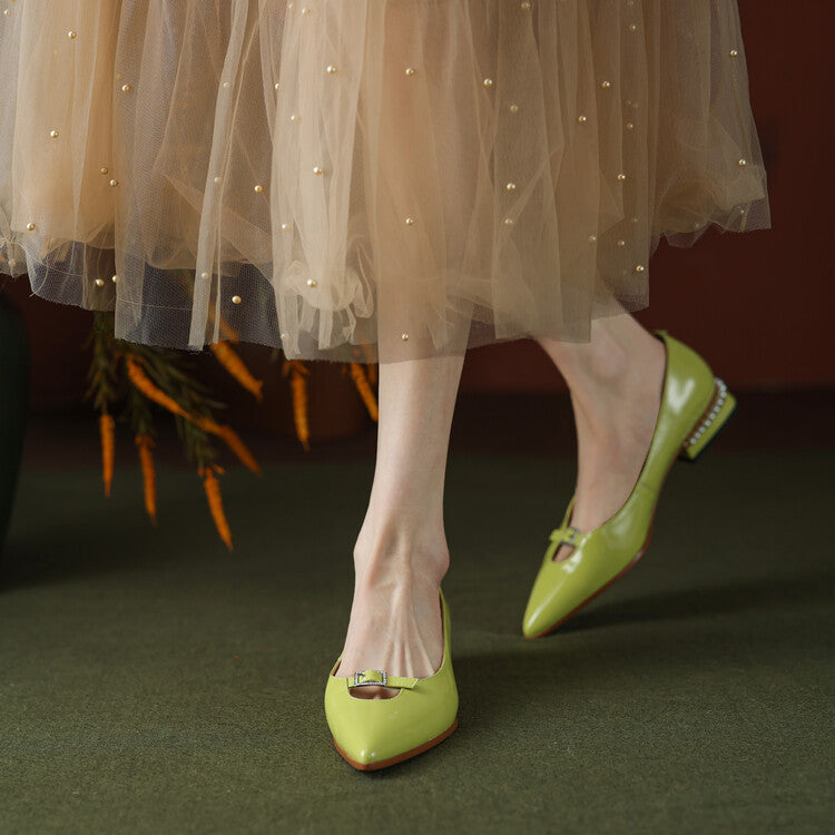 Zapatos de mujer de cuero con punta en punta y diseño moderno