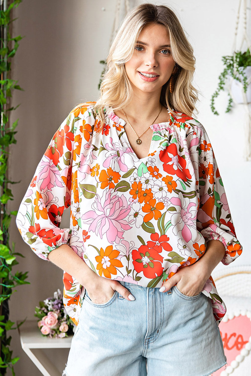 Blusa floral con cuello con muesca y manga globo