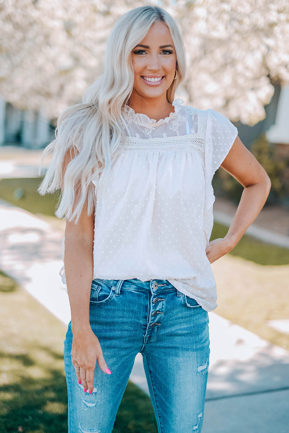 Blusa con cuello con volante y volantes de lunares suizos