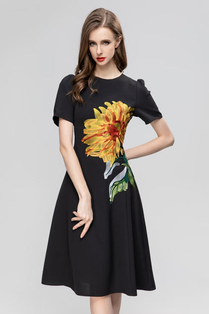 Round Neck Short Sleeve Heavy Industry Sunflower Embroidery Waist Mid-length Dress