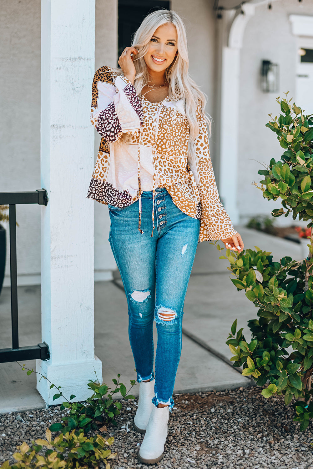 Blusa con manga acampanada y estampado de leopardo