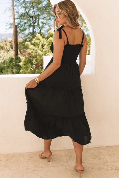 Vestido midi escalonado con volantes y tirantes con lazo negro