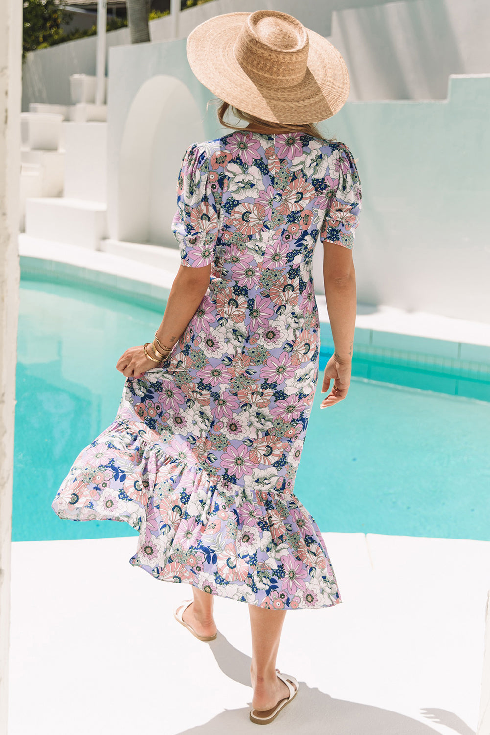 Vestido con dobladillo con volantes y manga corta abullonada con estampado floral bohemio morado