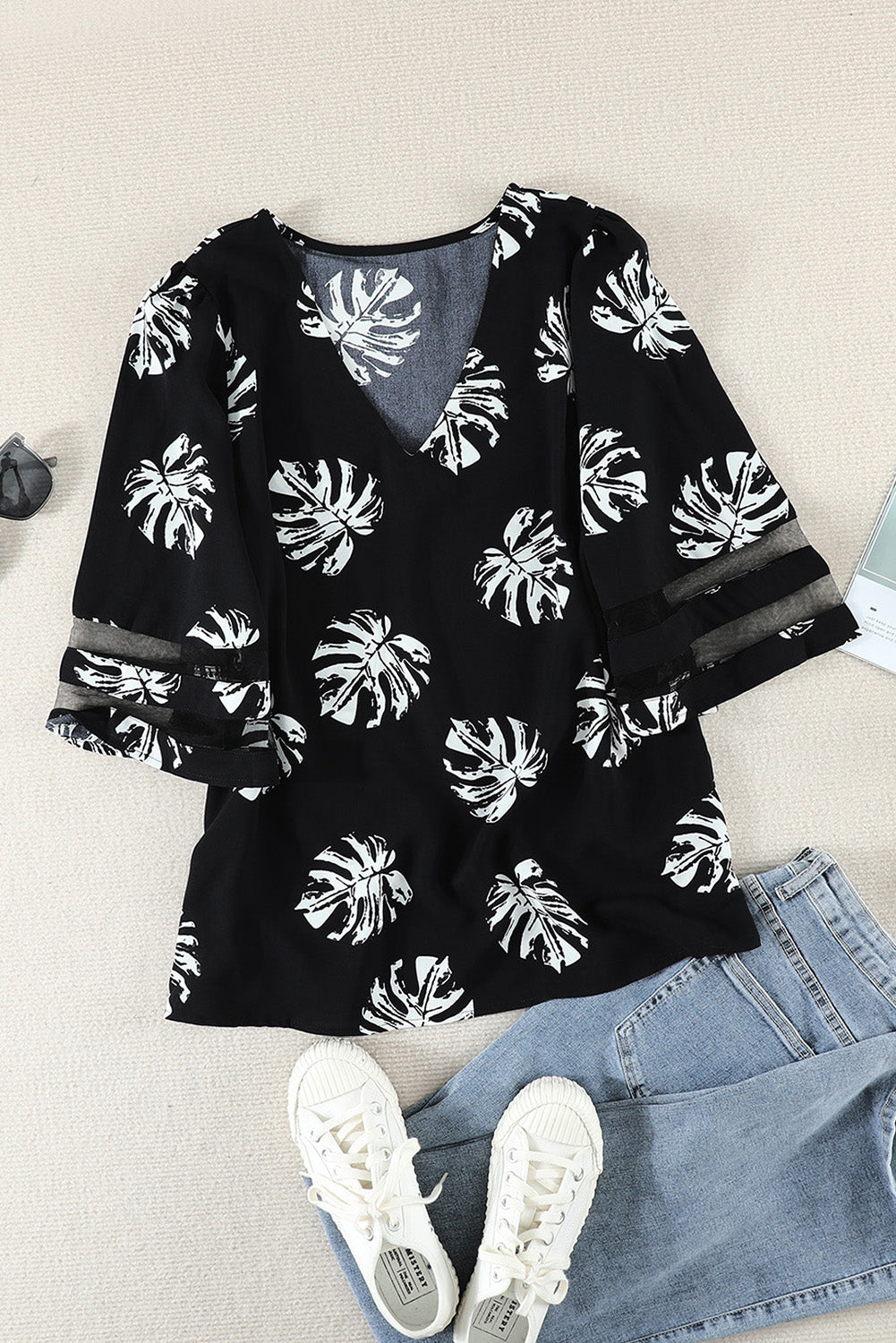 Blusa con manga abullonada y cuello en V con estampado botánico